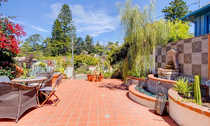 Berkeley Hills Apartment | Cozy & Equipped Spanish-Style Casita in Berkeley