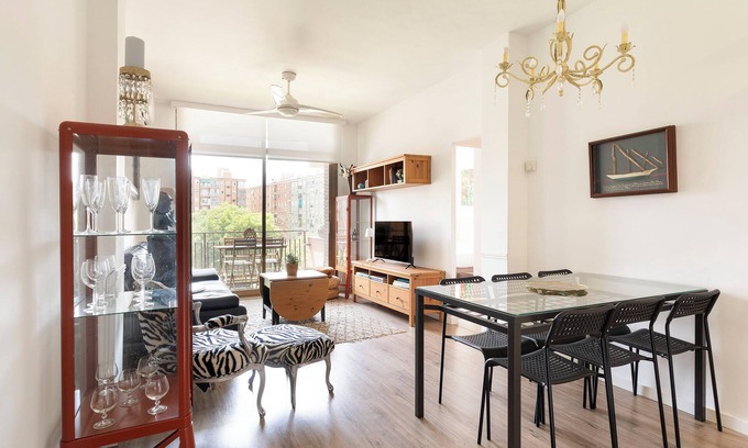 L'Hospitalet de Llobregat Apartment | Cozy Apartment near Fira Gran Via with AC
