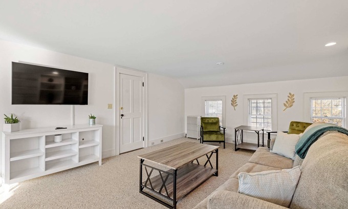 Concord Apartment | Cozy Escape at The Four Winds Estate