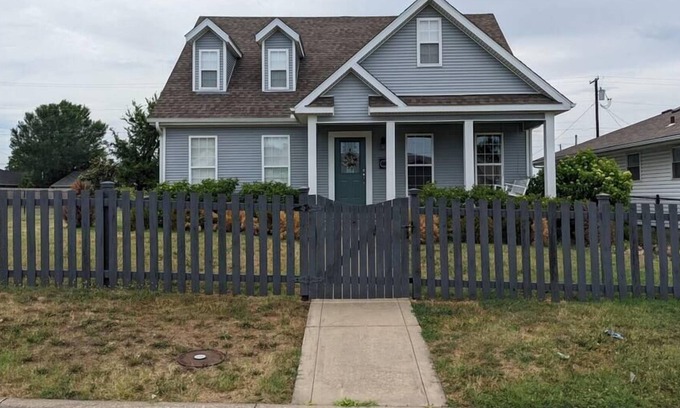 Joplin House | Cozy Escape in Central Joplin Sleeps 8+