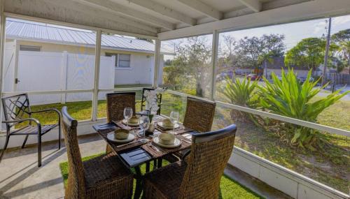 Gulf Gate Estates House | Cozy Escape Near Beach, Fire Pit & Bbq Nights