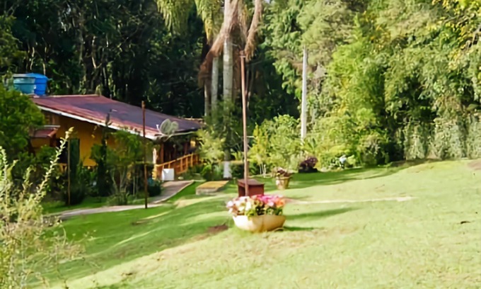 Ibiuna House | Cozy estate with ample space in the style of Grandma's house.