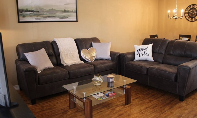 Barrie House | Cozy Family Friendly 3-Bedroom Retreat in the Heart of Barrie, Ontario