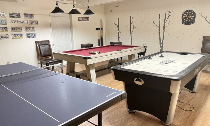 Prescott Cabin | Cozy Family Friendly Lodge, 2 Games Rooms, Hot Tub, EV Charger