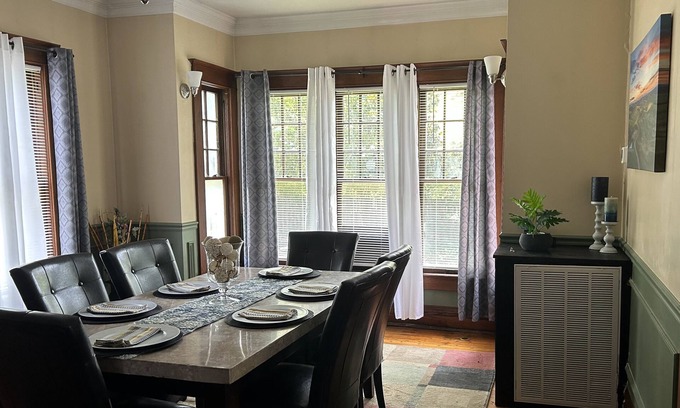 Crisfield House | Cozy family friendly home with lots of space to relax.!
