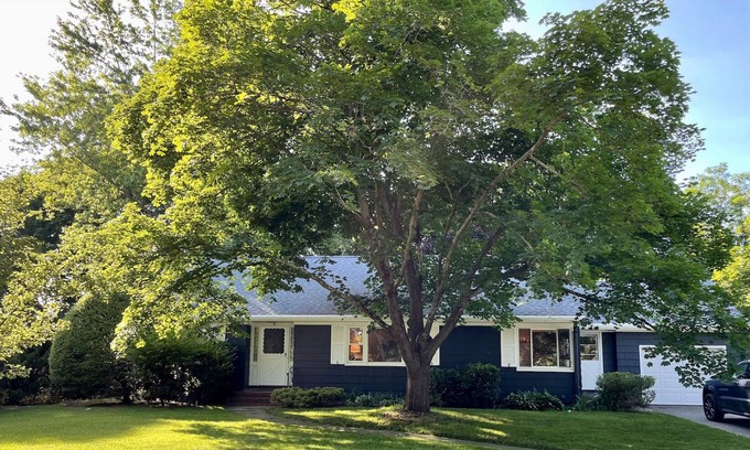 Riverhead House | Cozy Family Friendly Summer Getaway