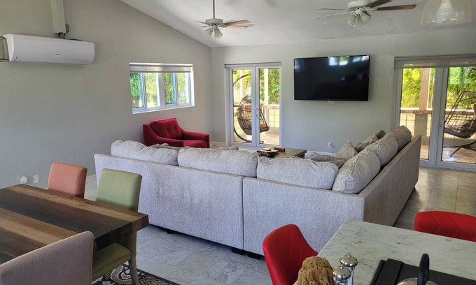 Bahamas Terrace House | Cozy family home 10 minutes walk to the beach. Keyless entry. Security cameras.