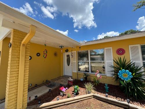 Lake Magdalene House | Cozy Family Home in Tampa with Private & Heated POOL