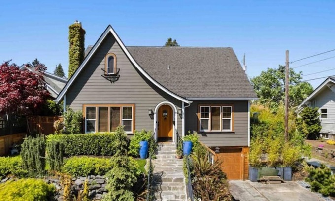 North End House | Cozy family home minutes from The University of Puget Sound!