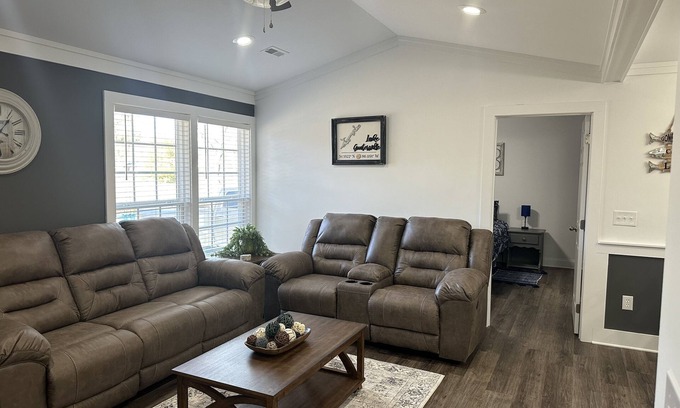 Albertville House | Cozy family retreat with great parking for multiple boats and vehicles!