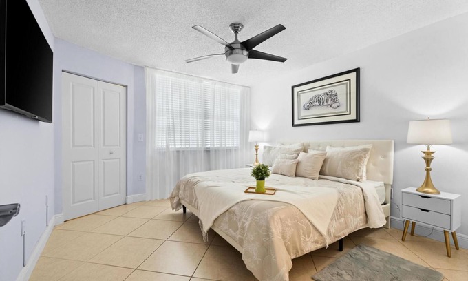 Aventura Apartment | Cozy family retreat 1BD at unique Yacht Club w free parking