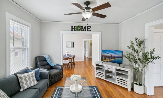 Waukegan Apartment | Cozy Family spot near Great Lake Lakes Naval Base!