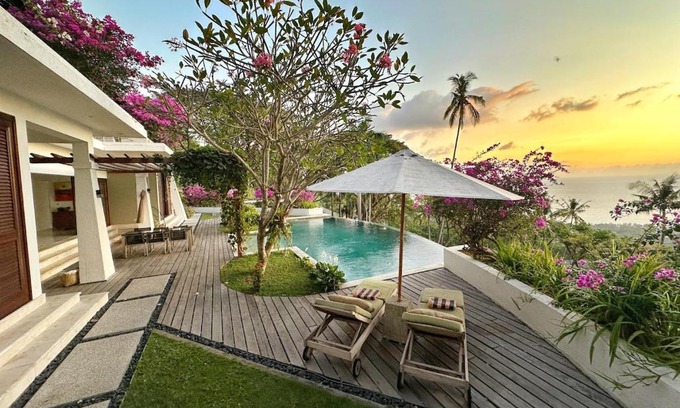 Senggigi Villa | Cozy Family Villa with Sunset View