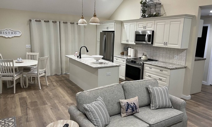 Reeders Cottage | Cozy farm cottage w/firepit super close to great hiking trails & ski slopes.