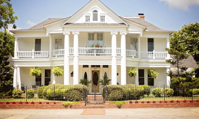Mena House | Cozy Farm House located on historic turn-of-the century property.