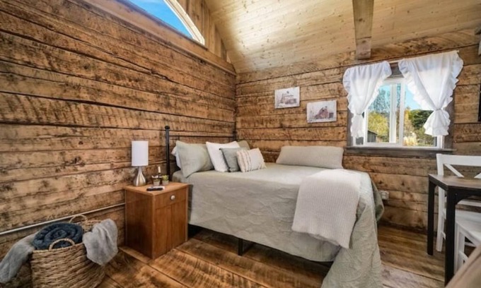 Fairview Other | Cozy Farm Retreat - Getaway in the Heart of Nature