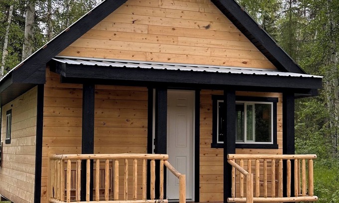 Vavenby Cabin | Cozy Farm Stay Forest Cabin