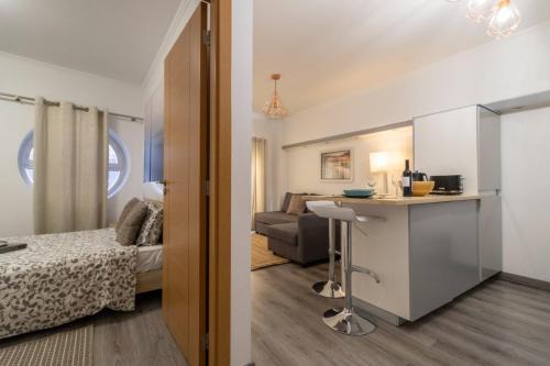 Areias de Sao Joao Apartment | Cozy Flat near Oura Beach
