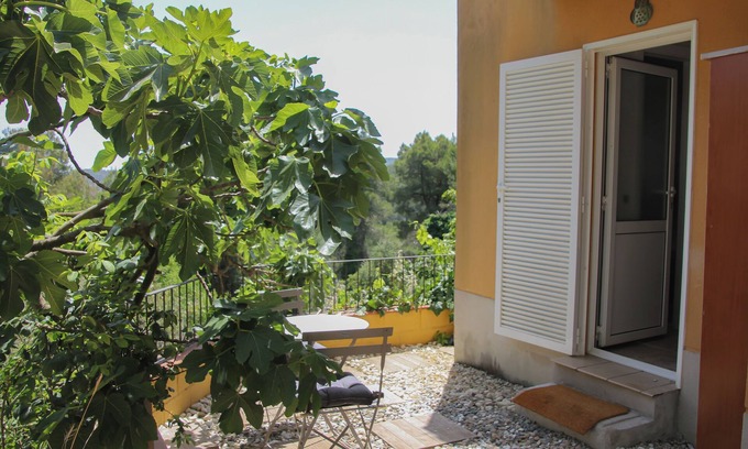 Vallirana Apartment | Cozy Flat surronded by Nature Just Outside Barcelona