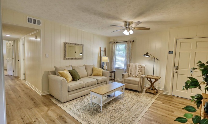 Covington House | Cozy French Cottage 1/2 mi from Covington Square