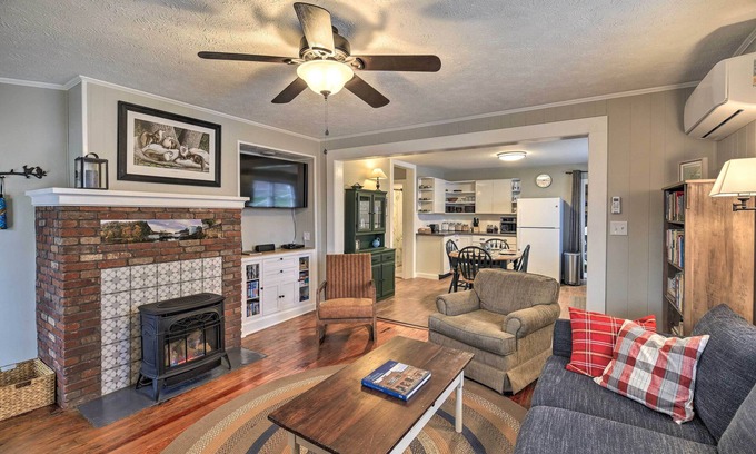 Fries House | Cozy Fries Escape w/Mountain & River Views!