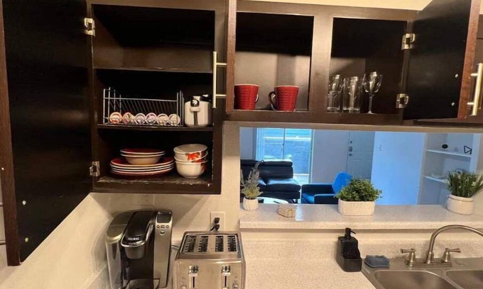 East Riverside - Oltorf Apartment | Cozy Fully Equipped Central ATX Apt