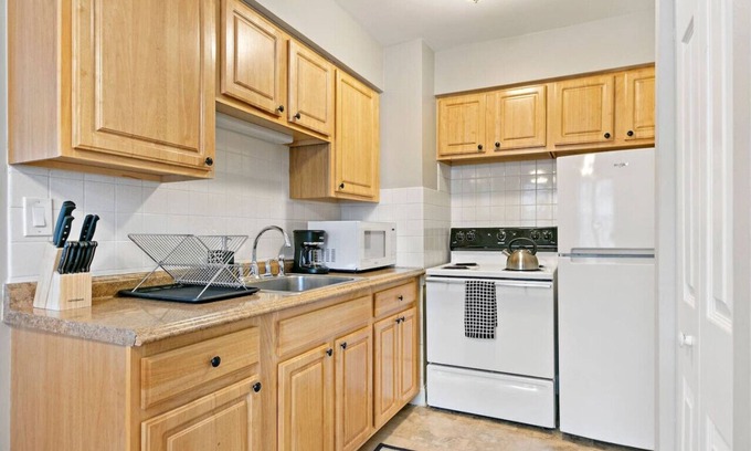 Lake View East Apartment | Cozy & Fully Equipped Studio in Lakeview