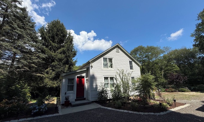 Weston House | Cozy, fully renovated 2BR home with a barn in peaceful Weston, CT for relaxation