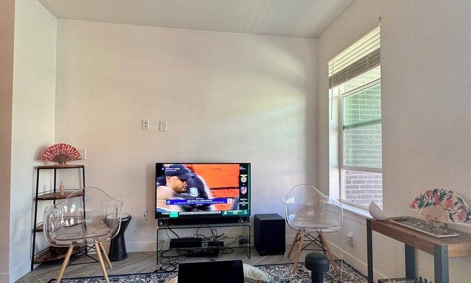 El Paso Apartment | Cozy furnished apartment in El Paso with WiFi AC fitness room Amazing location