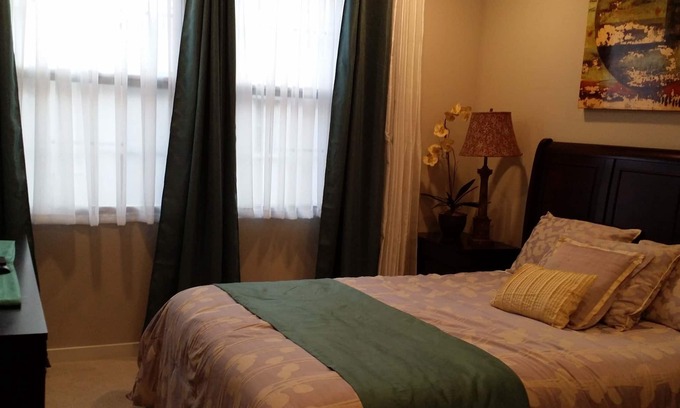 North San Jose Condo | Cozy Furnished Bedroom with Private Hallway Bath in North San Jose 北聖何西寬敞整洁大臥室