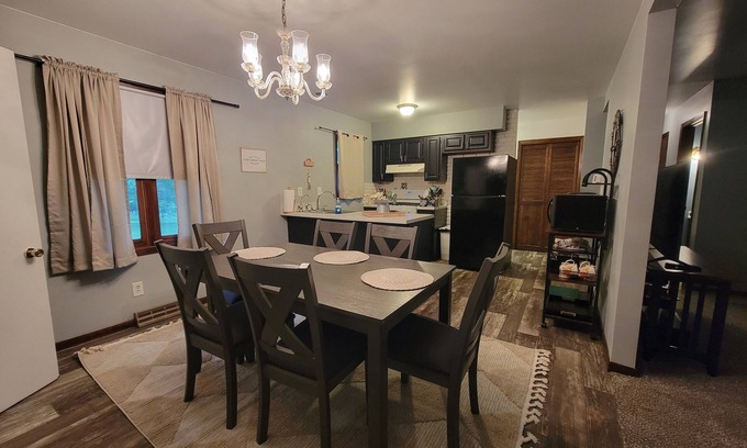 Newcastle House | Cozy Get away.