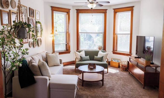 Chicago Apartment | Cozy Getaway Chicago Oasis in PortagePark 5 BD/3BR