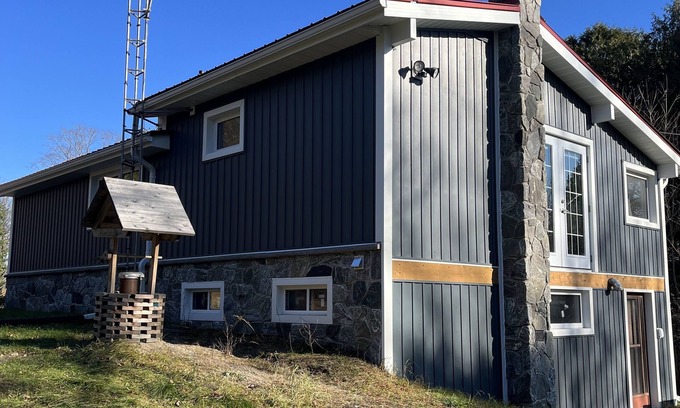 Central Frontenac Cottage | Cozy Getaway! Fully Renovated Winterized cottage with access to lake.