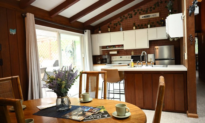 Lake Breeze Park House | Cozy Getaway in Madison- Near Lake, Wineries, and the Strip