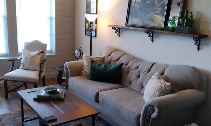 Lincoln Apartment | Cozy Getaway in the heart of Lincoln!
