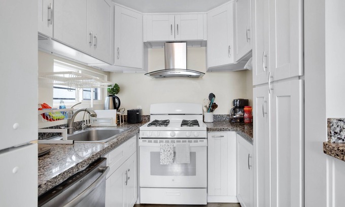 Downey House | Cozy Getaway near Disney/Knott’s and Beachesn