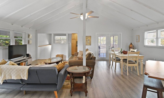 Babson Park House | Cozy Getaway with a Wrap-Around Deck, Gym, Pac-Man, and more!