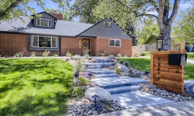 Applewood West House | Cozy Golden Estate