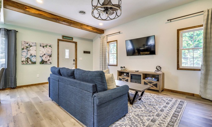Horton House | Cozy Grass Lake Home w/Patio, Fire Pit & Kayaks!
