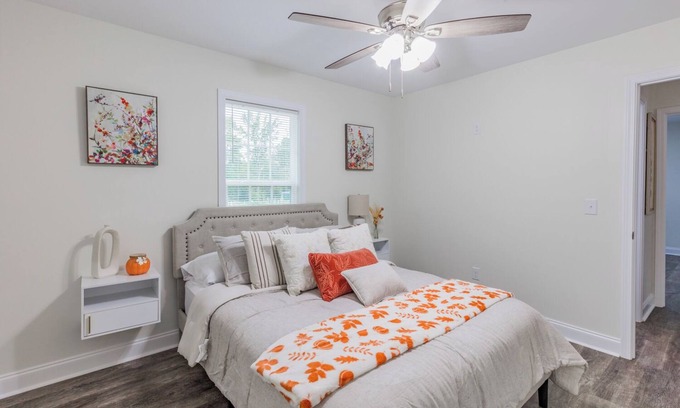 Dalton Apartment | Cozy Gray House - Spacious , Safe & Perfect for Families.