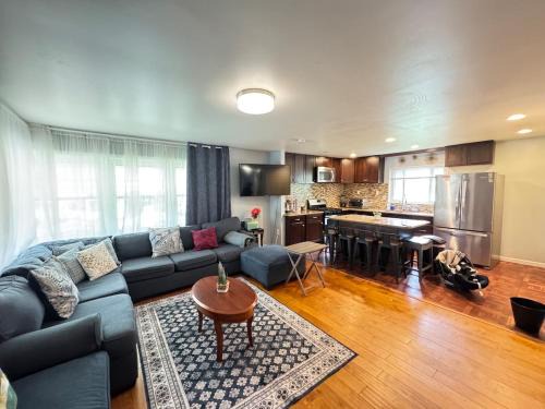 Seminary Hill House | COZY Great Entire 8BR Home in Alexandria