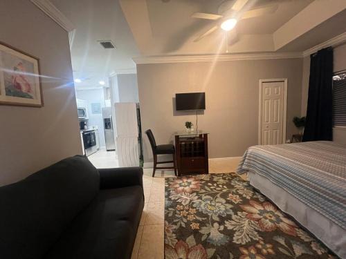 Homestead Apartment | Cozy Green Apartment