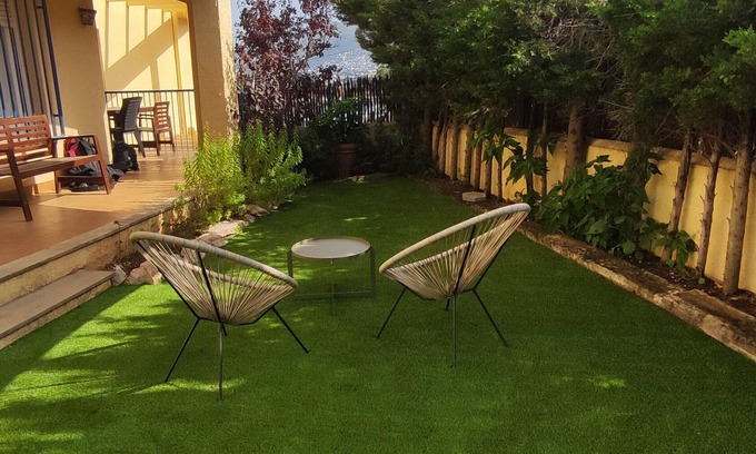 Llanca Apartment | Cozy Ground Floor Apartment with Garden, 150m from Cap Ras Beaches