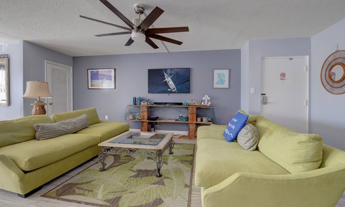 Bay Esplanade Condo | Cozy Ground Floor Pool Access 2BR/2B