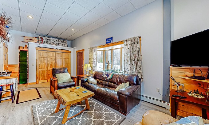 Carrabassett Valley Apartment | Cozy, ground-floor duplex retreat with direct shuttle service to Sugarloaf