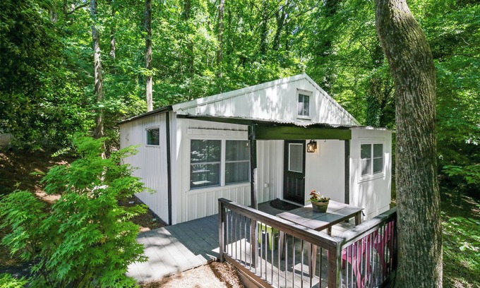 Atlanta Cabin | Cozy Guest House cabin style with 1 bedroom King Bed, Private Walking Trails