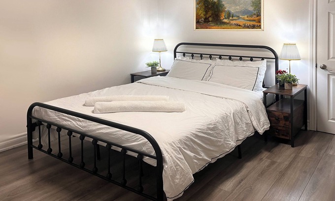 Black Creek House | Cozy Guest Suit Basement Fully Private with Parking