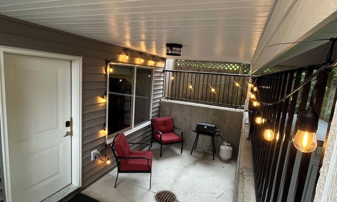 Maple Ridge House | Cozy Guest suite in the heart of Maple Ridge (Pet Friendly!)