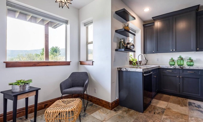 Eden House | Cozy Guest Suite with Breathtaking Views