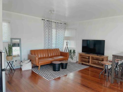 Midway City House | Cozy Guesthouse in Central OC